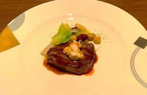 ズッカ　お肉料理(牛肉(フィレ？)のステーキ)