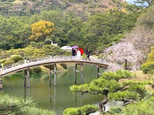 栗林公園　飛来峰からの景色