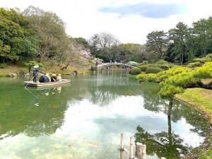 栗林公園　迎春橋・渚山付近からの景色
