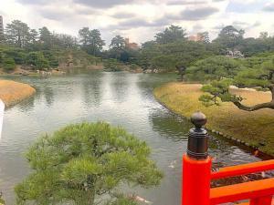 栗林公園　梅林橋付近からの北湖