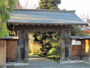 棟門の例 村上家棟門(群馬県さくら市) Wikipediaより