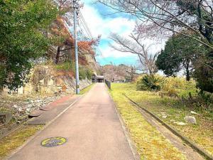 屋嶋城 城門跡~血の池(瑠璃宝の池)の様子