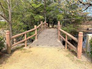 屋嶋城 城門跡~血の池(瑠璃宝の池)の様子