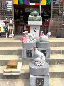 白峯寺 護摩堂前の(干支の?)石像