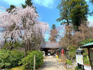 白峯寺 護摩堂から勅額門