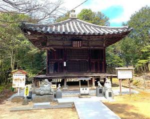 白峯寺 阿弥陀堂・(干支の?)石像・布袋尊
