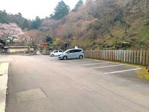 白峯寺 「七棟門」前の駐車場