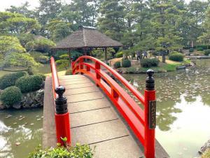 中津万象園 観月橋・魚楽亭