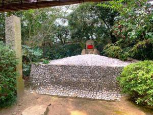 中津万象園 石投げ地蔵尊