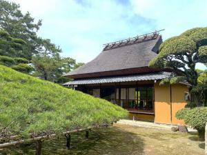 中津万象園 千代の傘松・母屋(中津御茶所)
