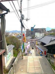 金刀比羅宮　一之坂の石段の様子　(琴平グランドホテルのお世話になっているお部屋も見えました)