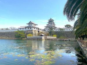 今治城　(城郭北側から)