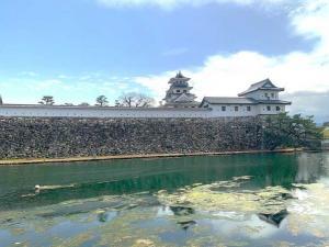 今治城　(城郭北側から)