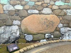 今治城　枡形虎口　鏡石・勘兵衛石