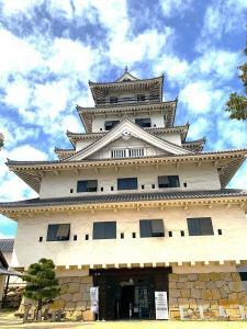 今治城　吹揚神社 付近からの天守