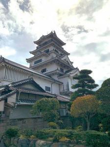 今治城　社務所付近からの天守