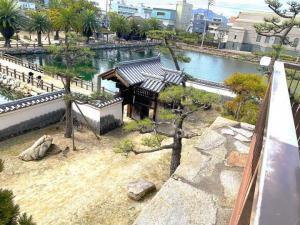 今治城　山里門付近からの高麗門