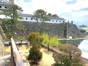 今治城　山里門付近からの本丸石垣