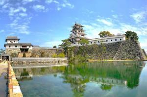 今治城　山里通付近からの天守