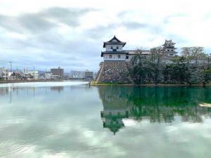 東側からの今治城