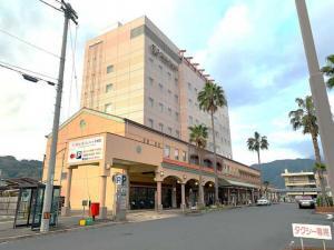 JRホテルクレメント宇和島と宇和島駅