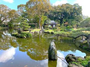 天赦園　東屋付近からき春雨亭(書屋)方面へ