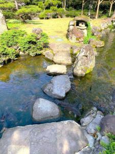 天赦園　東屋付近から春雨亭(書屋)方面へ