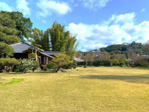 天赦園　伊達宗紀隠居所潜淵館跡付近から見える宇和島城天守