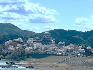 大洲城(電車の車内から)