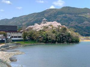 肱川橋・大洲城遠望