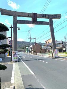 伊予大洲駅前の鳥居