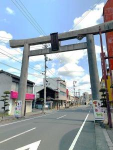 伊予大洲駅前の鳥居