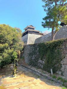 松山城 大手門跡付近から本丸太鼓櫓