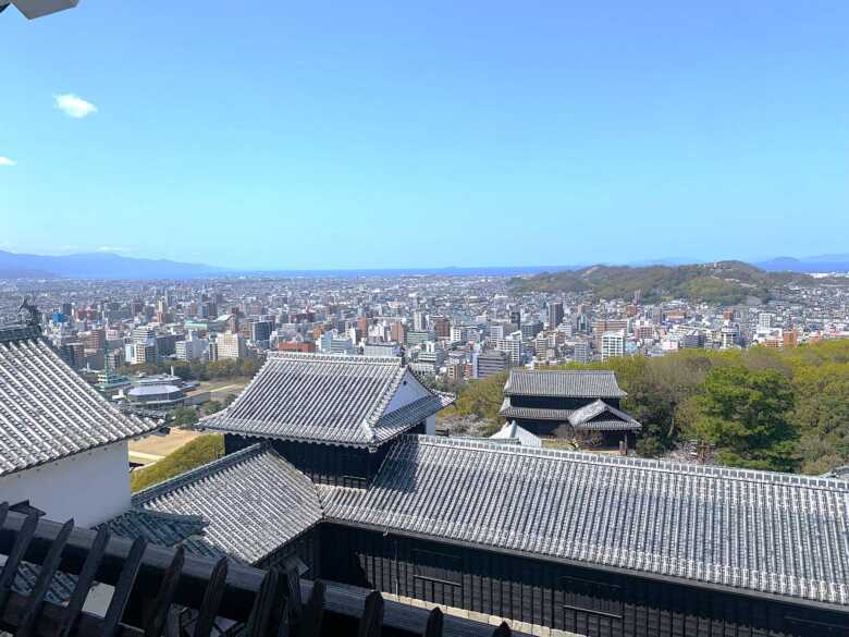 松山城:「本壇・天守群」内部 天守閣からの景色・南西側