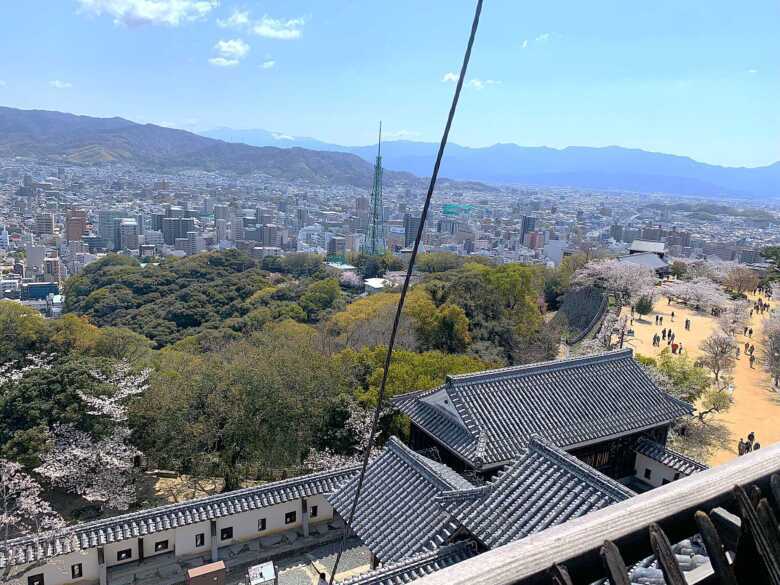 松山城:「本壇・天守群」内部 天守閣からの景色・南東側