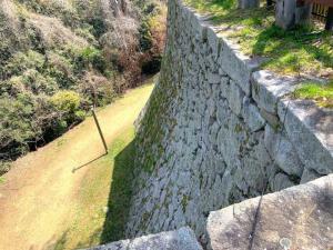 松山城 本丸北側の石垣(本丸より)