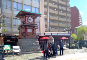 放生園:坊っちゃんからくり時計・足湯