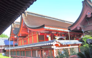 「道後八幡」・「伊佐爾波神社」 本殿と透塀(重文)