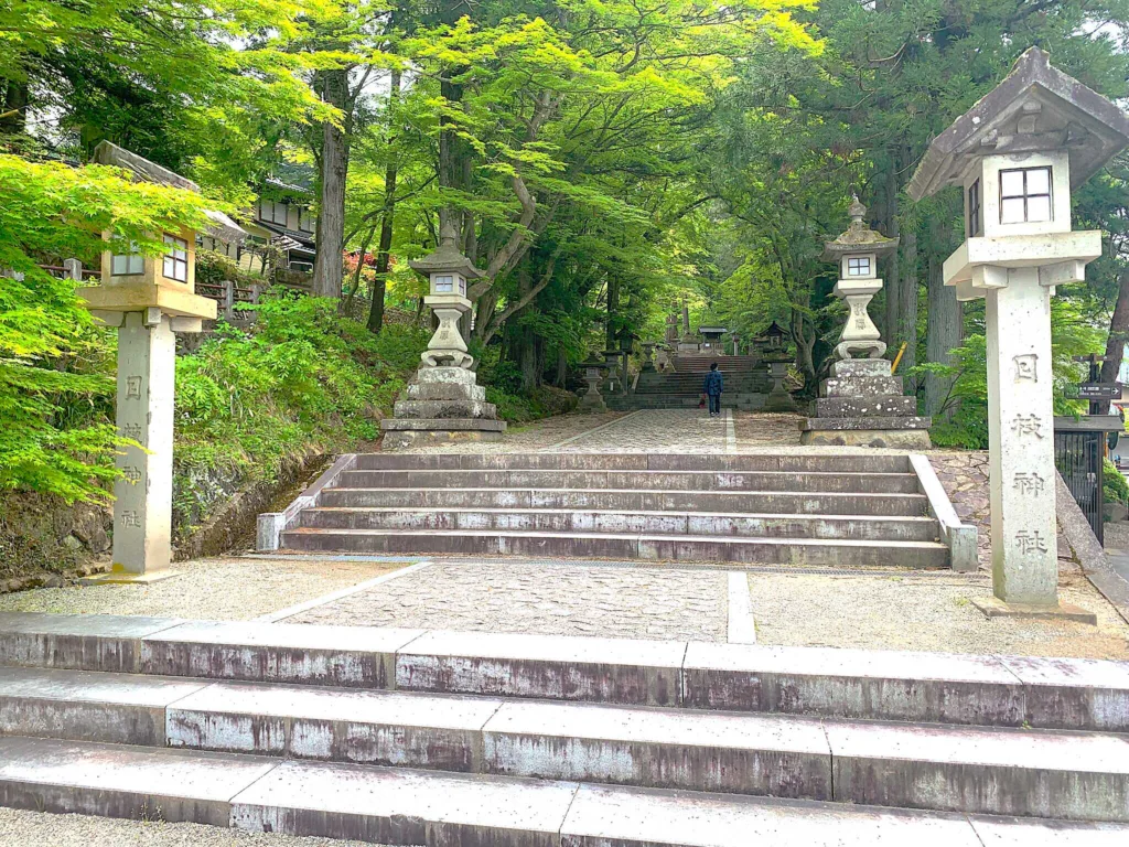 飛騨山王宮 日枝神社　参道入口