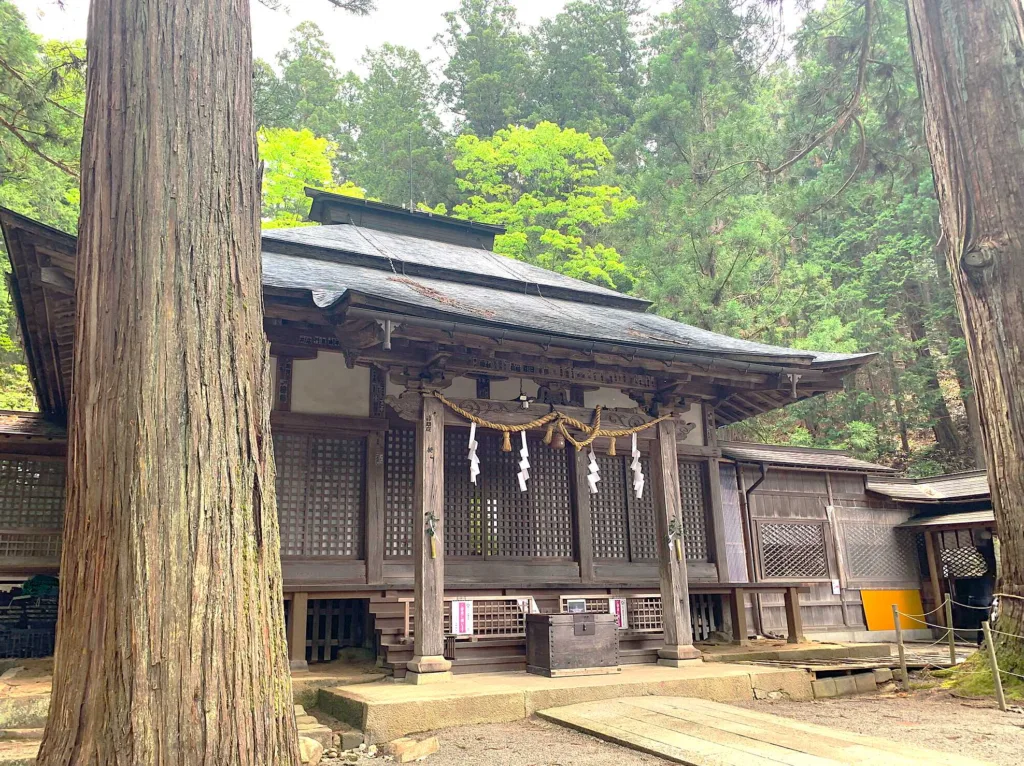 飛騨山王宮 日枝神社　拝殿