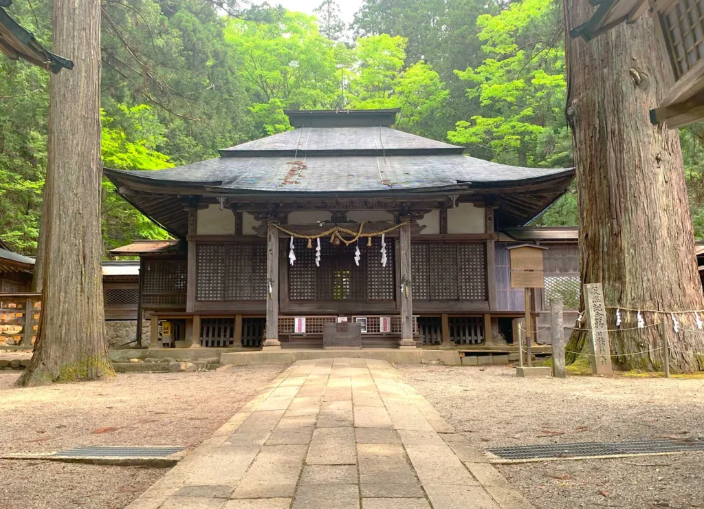 飛騨山王宮 日枝神社　拝殿