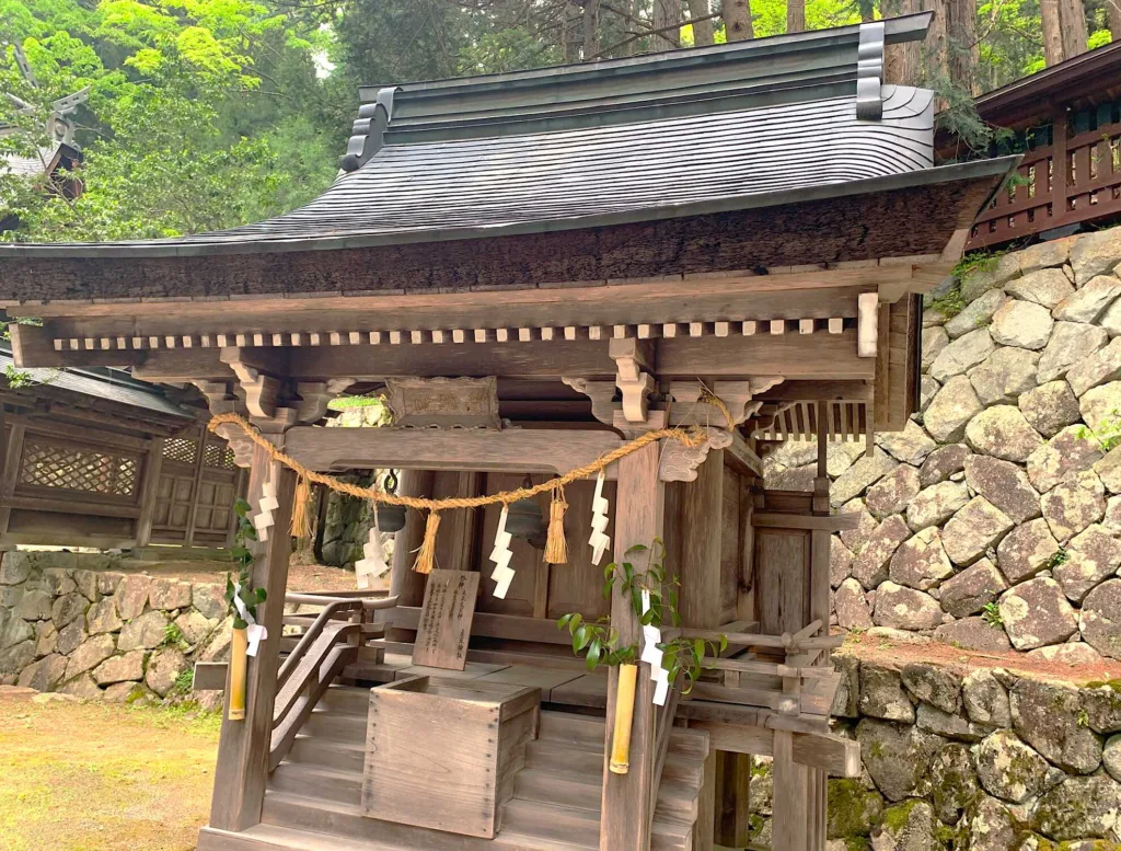 飛騨山王宮 日枝神社　境内社：産霊社