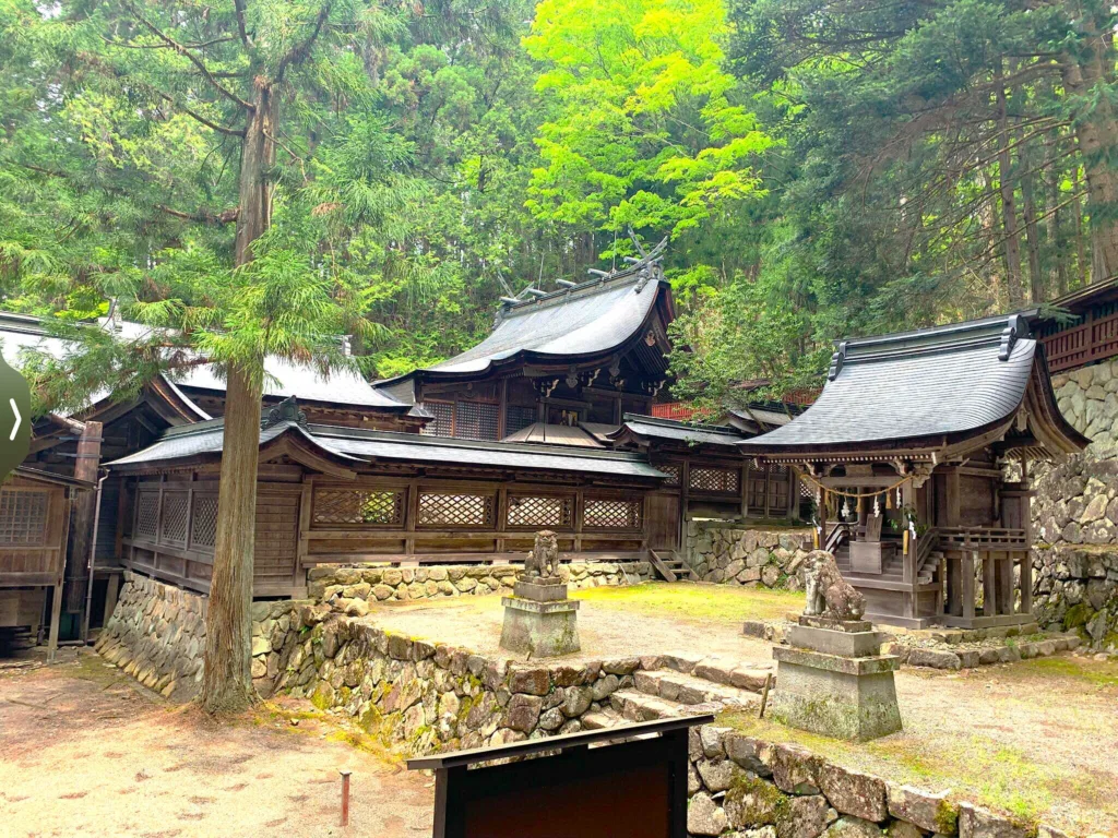 飛騨山王宮 日枝神社　境内社：産霊社とご本殿