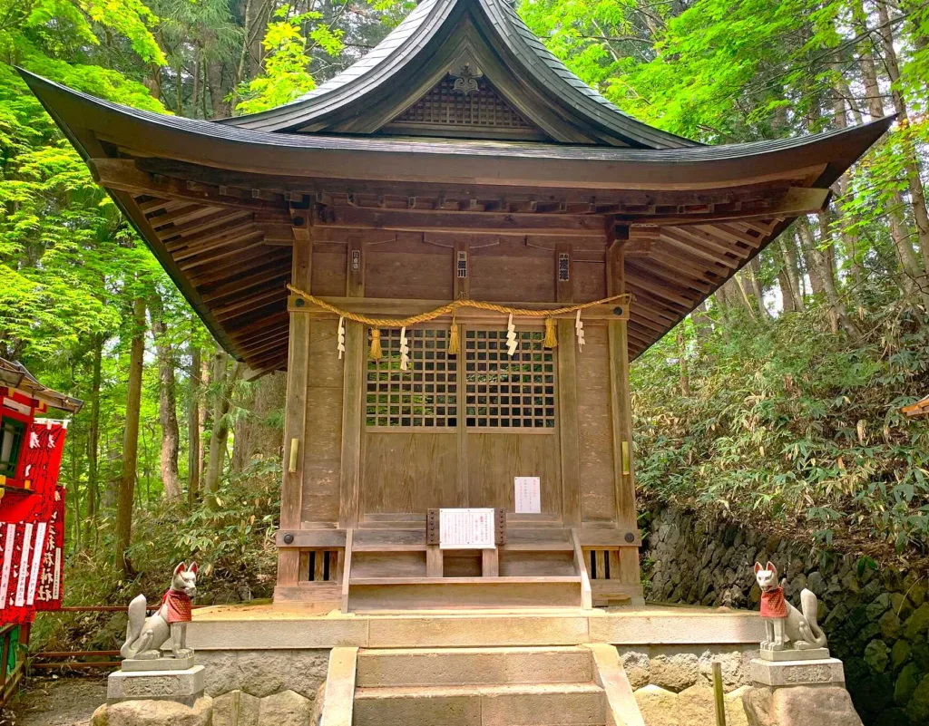 飛騨山王宮 日枝神社　境内社：稲荷神社(狛狐も…)