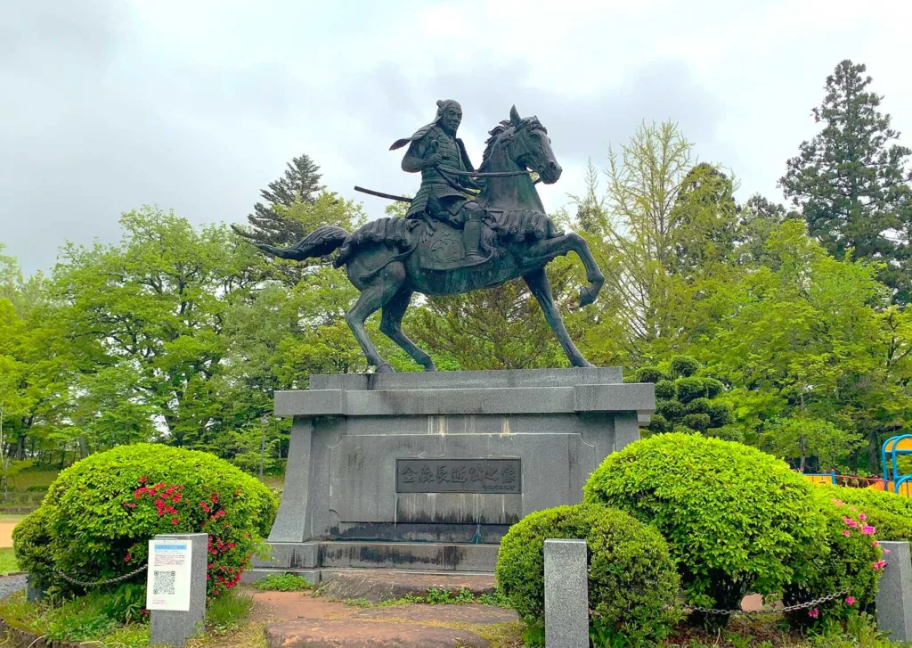 高山城 二之丸(金森長近の像があります)