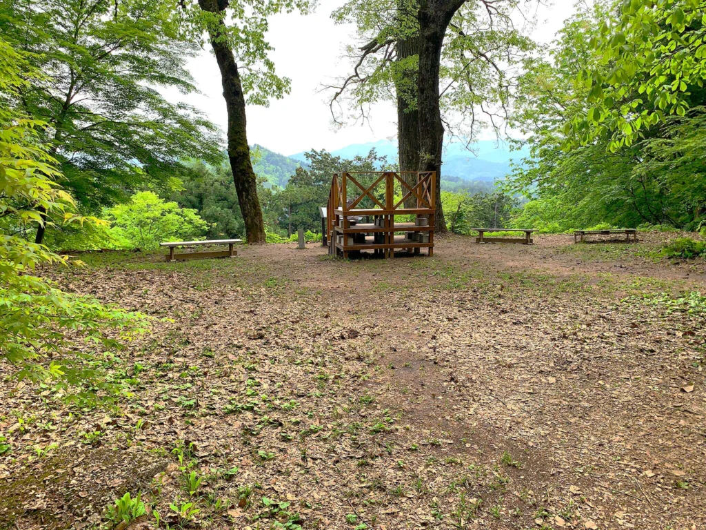 高山城 本丸下段捨間櫓方面