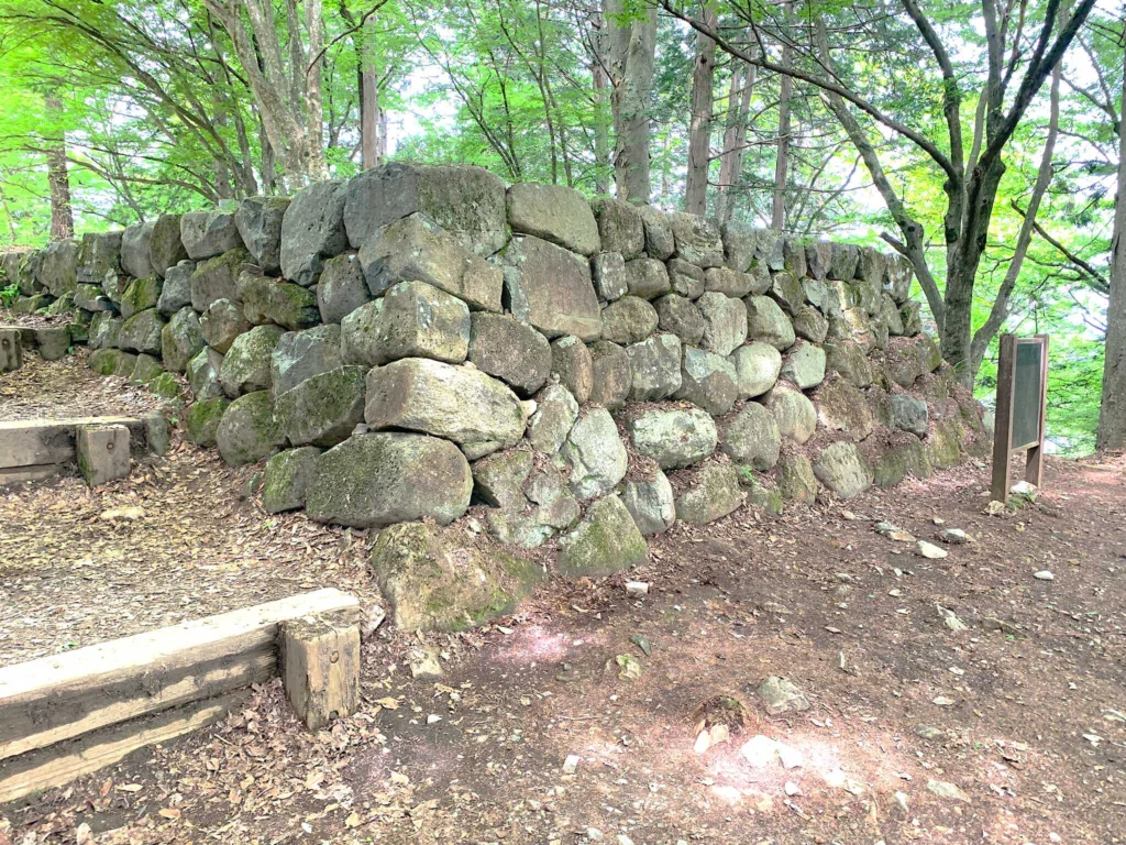 高山城 本丸上段 使者間石垣