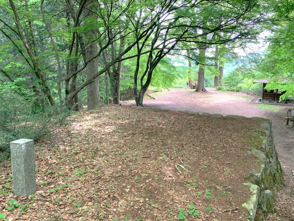 高山城 本丸上段使者の間(奥は本丸下段(捨間櫓方面))