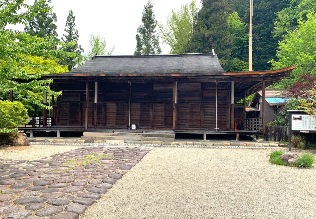 高山城 大手門から二の丸(城山公園)の駐車場へ:照蓮寺