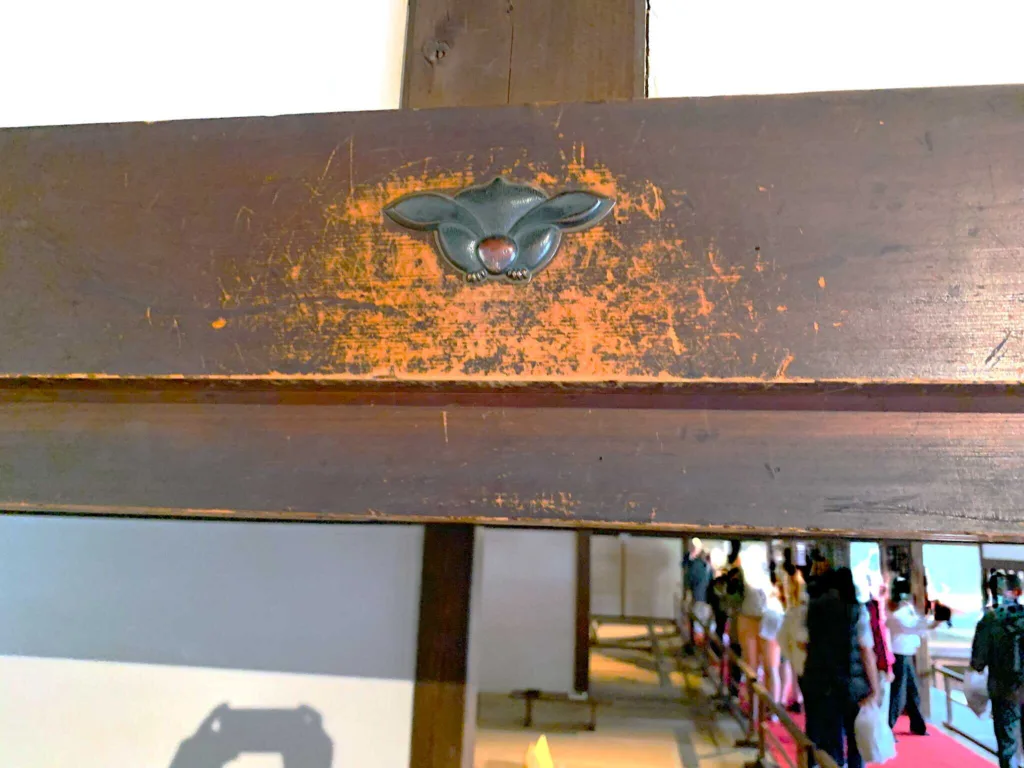 高山陣屋　随所にある真向きうさぎの釘隠し